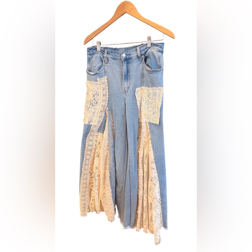 NWOT Oli & Hali Blue and White Lace Flare Jeans - Picture 6 of 9